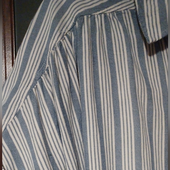 UNIVERSAL THREAD: Button-down Blue and White Striped Shirt - Picture 4 of 11